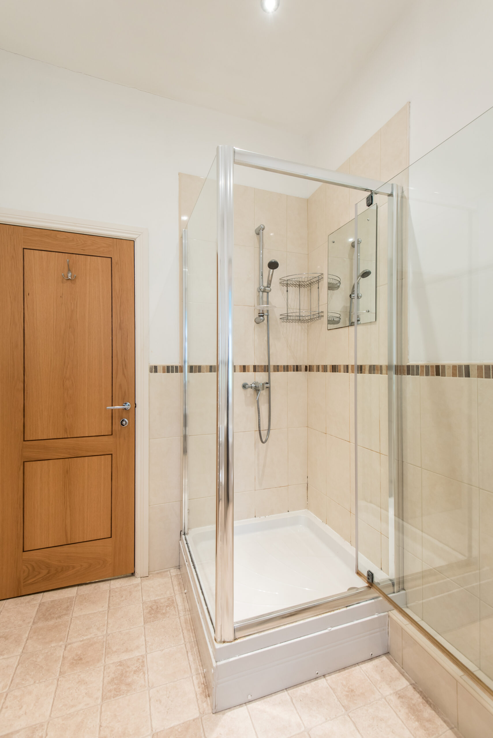 contractor short stay rental - 2 bedroom apartment durham bath and shower room