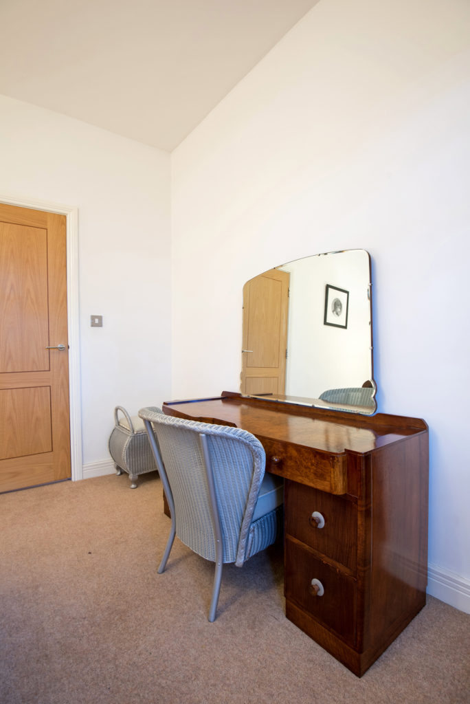 short term holiday let - 2 bedroom apartment durham double bedroom