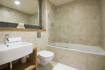 corporate rentals durham city centre - 2 bedroom apartment bathroom