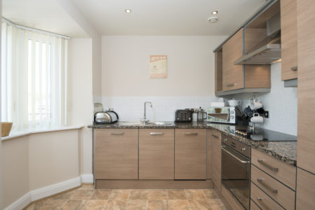 corporate rentals durham city centre - 2 bedroom apartment kitchen