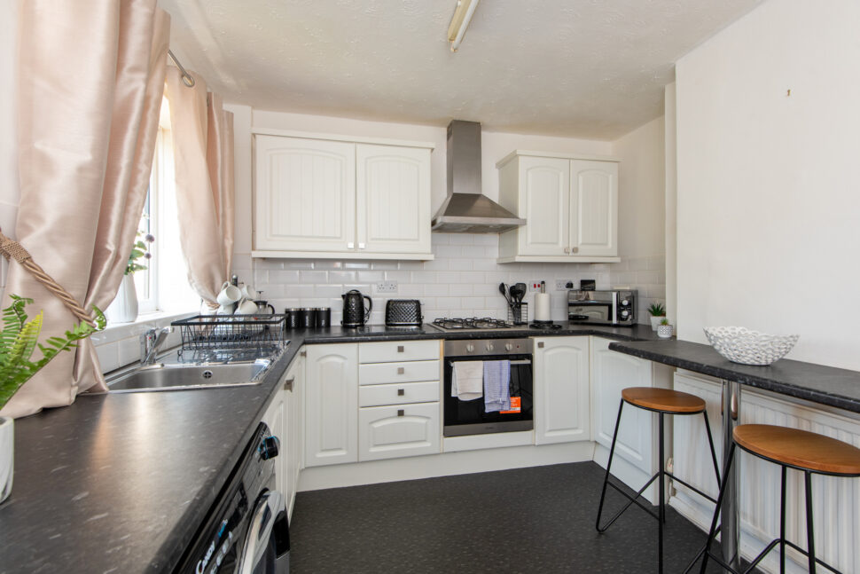 corporate 2 bed rental durham open plan living room. kitchen diner