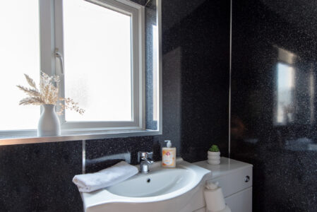 corporate 2 bed rental durham bathroom