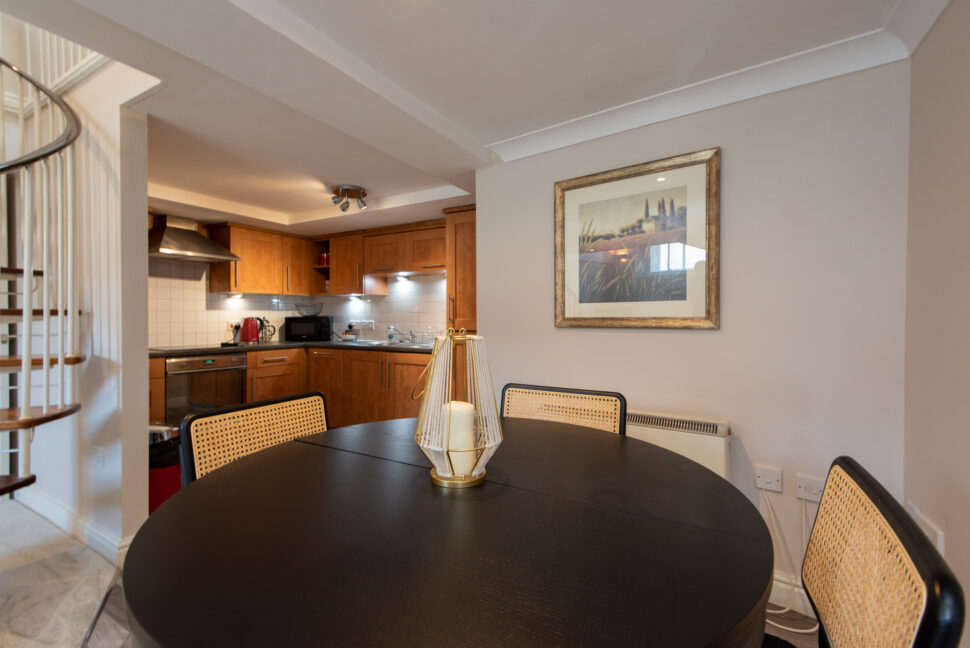 Short term corporate rental - Durham City Centre 2 Bedroom Apartment kitchen diner