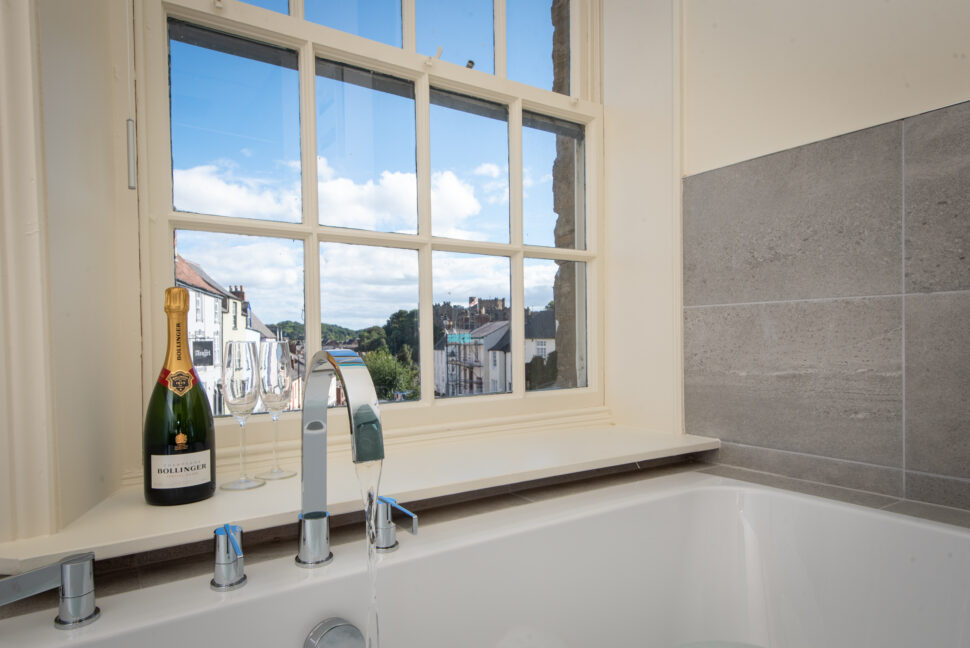 holiday rental - durham city centre 2 bedroom house bathroom