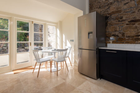 holiday rental - durham city centre 2 bedroom house large kitchen stone wall