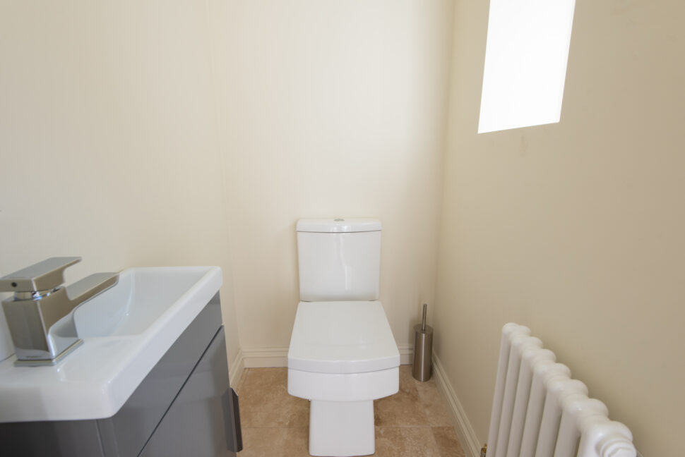 holiday rental - durham city centre 2 bedroom house toilet room