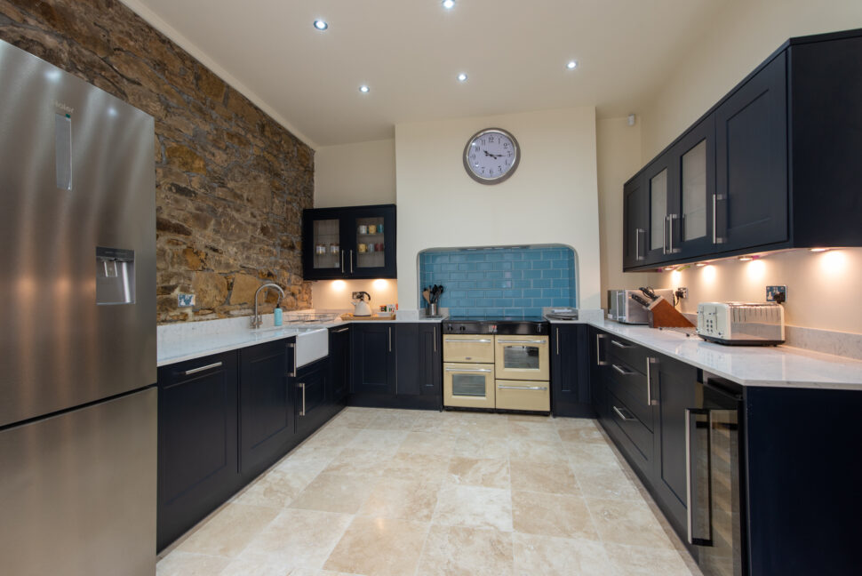 holiday rental - durham city centre 2 bedroom house large kitchen stone wall