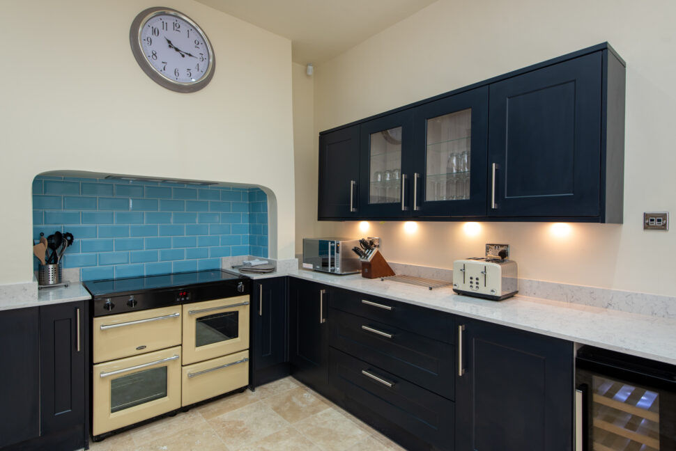 holiday rental - durham city centre 2 bedroom house large kitchen stone wall