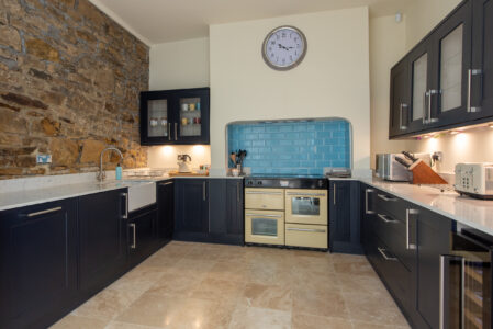 holiday rental - durham city centre 2 bedroom house large kitchen stone wall