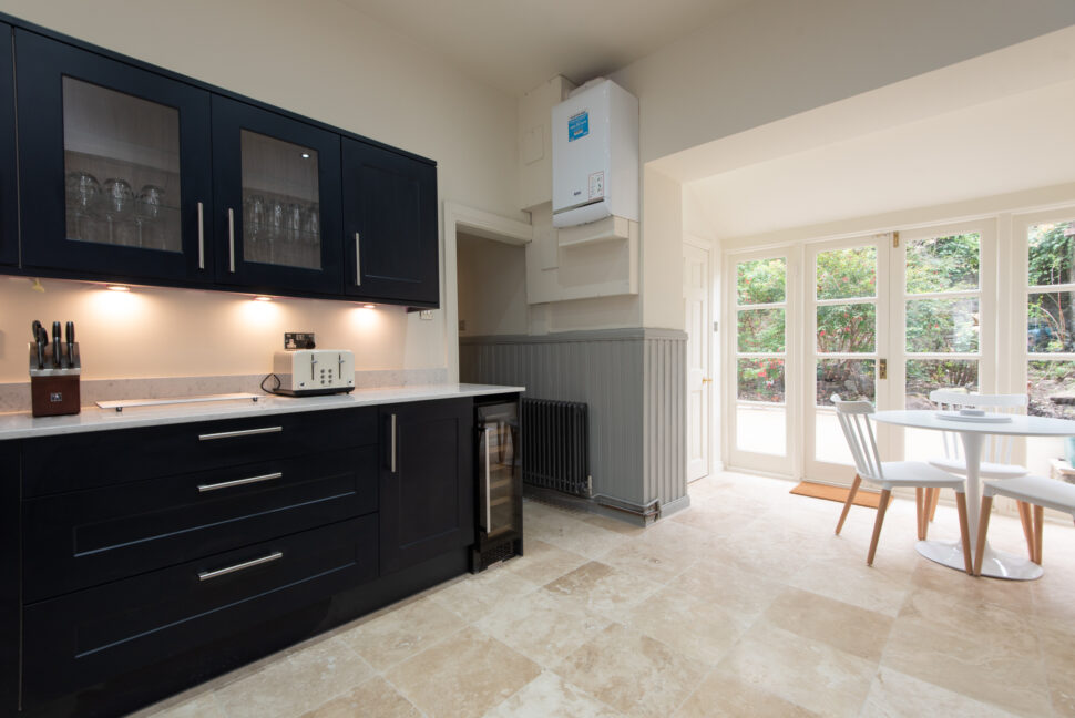 holiday rental - durham city centre 2 bedroom house large kitchen stone wall