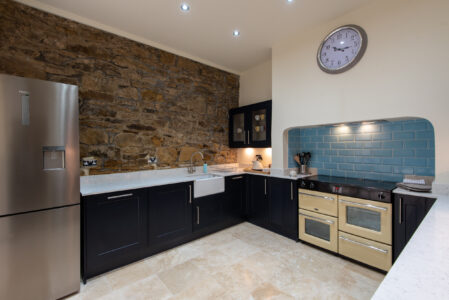 holiday rental - durham city centre 2 bedroom house large kitchen stone wall