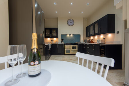 holiday rental - durham city centre 2 bedroom house large kitchen stone wall