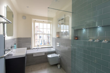 holiday rental - durham city centre 2 bedroom house shower room