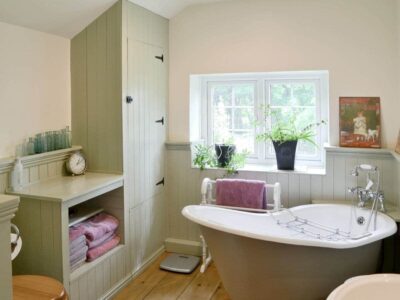 holiday letting - North Pennines cottage bathroom