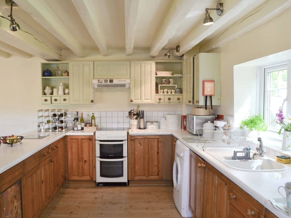 holiday letting - North Pennines cottage kitchen