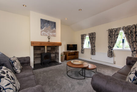 holiday rental durham - 3 bedroom cottage lounge room