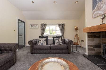 holiday rental durham - 3 bedroom cottage lounge room