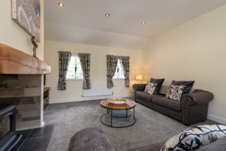 holiday rental durham - 3 bedroom cottage lounge room