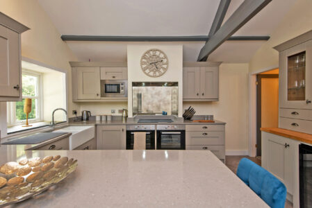 holiday rental durham - 3 bedroom cottage large kitchen with island