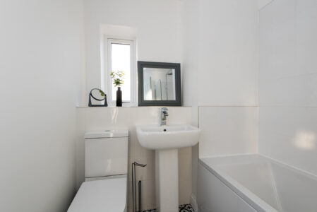 3 bedroom corporate rental durham bathroom