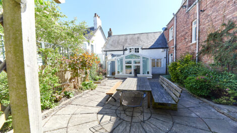 The Pink House Durham - 2 bedroom house outside patio