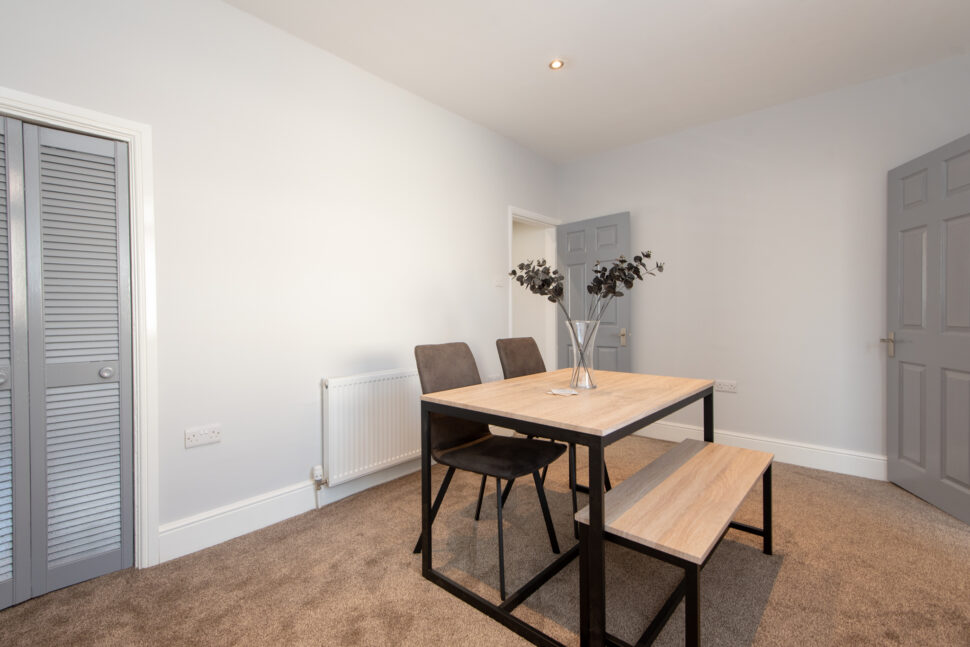 Short term lettings - fully equipped dining room