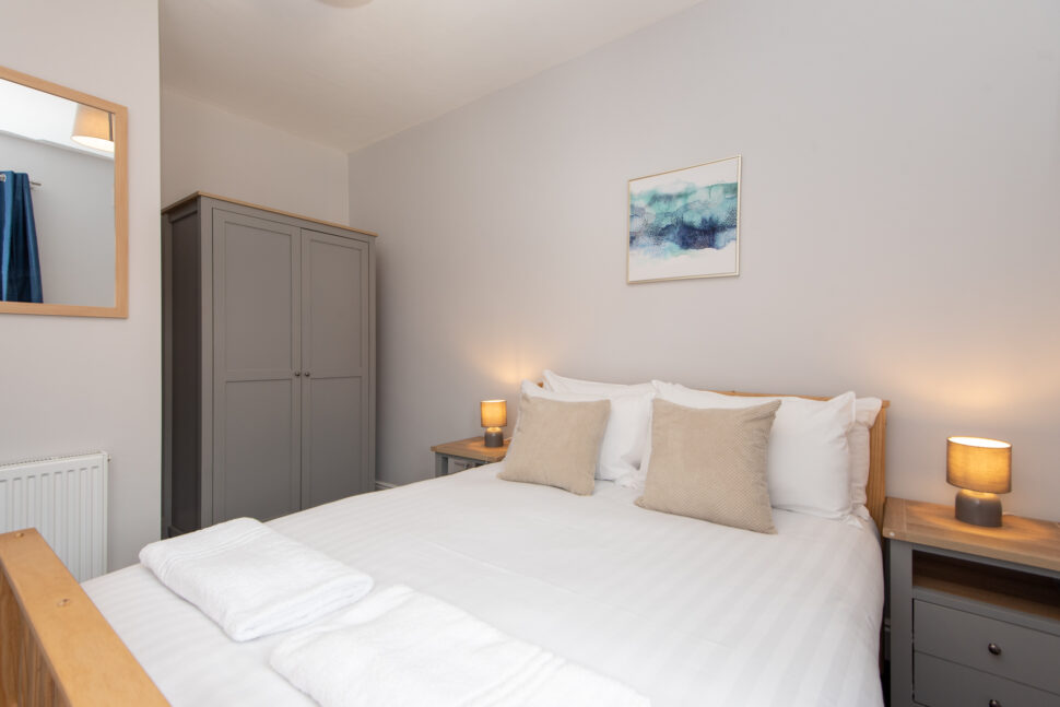 Short term lettings - fully equipped double bedroom