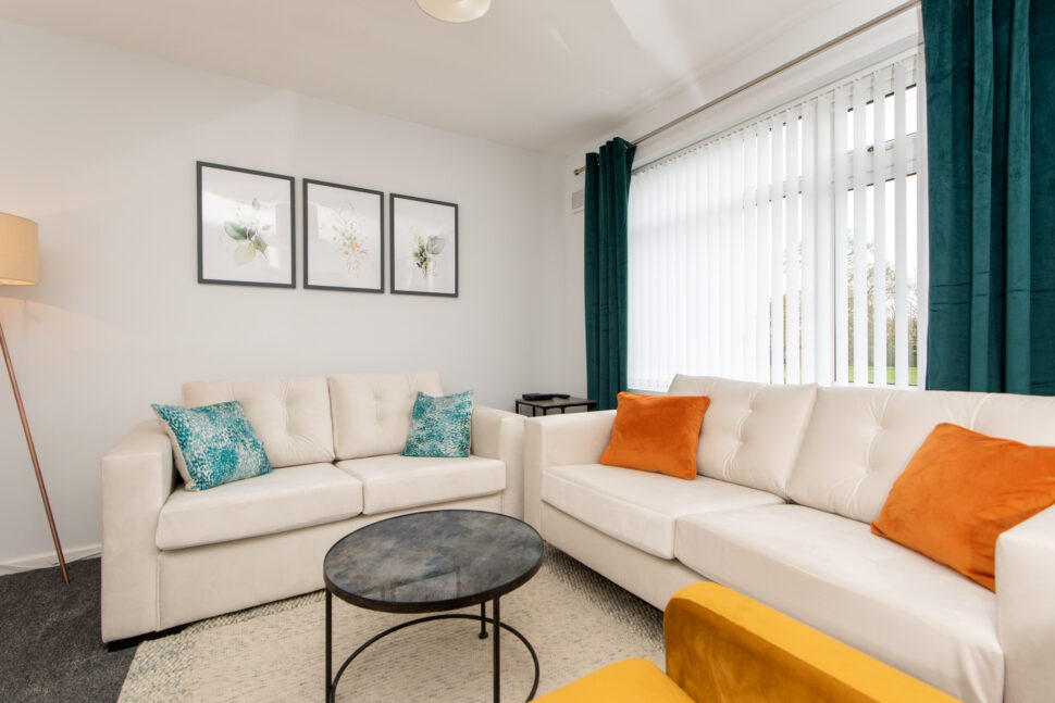 Short term lettings - fully equipped living room