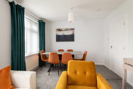 Short term lettings - fully equipped living room