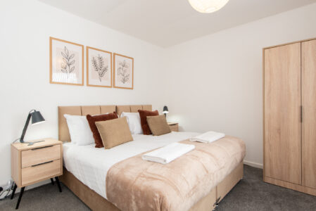 Short term lettings - fully equipped double bedroom