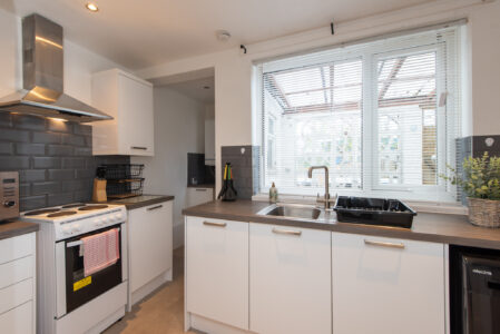 Short term rental - fully equipped kitchen