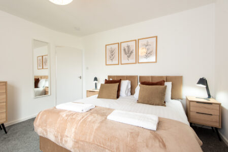 Short term lettings - fully equipped double bedroom