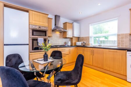 3 bedroom short term rental durham kitchen diner