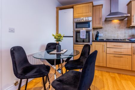 3 bedroom short term rental durham kitchen diner