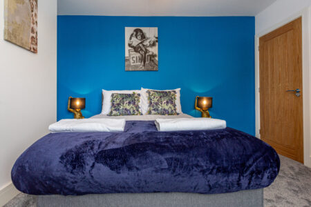 Blue king bedroom with exotic animal accessories