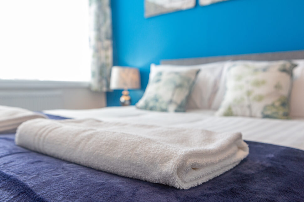 Blue king bedroom with exotic animal accessories