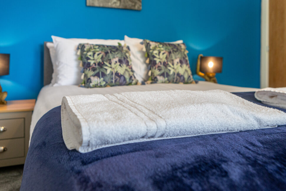 Blue king bedroom with exotic animal accessories