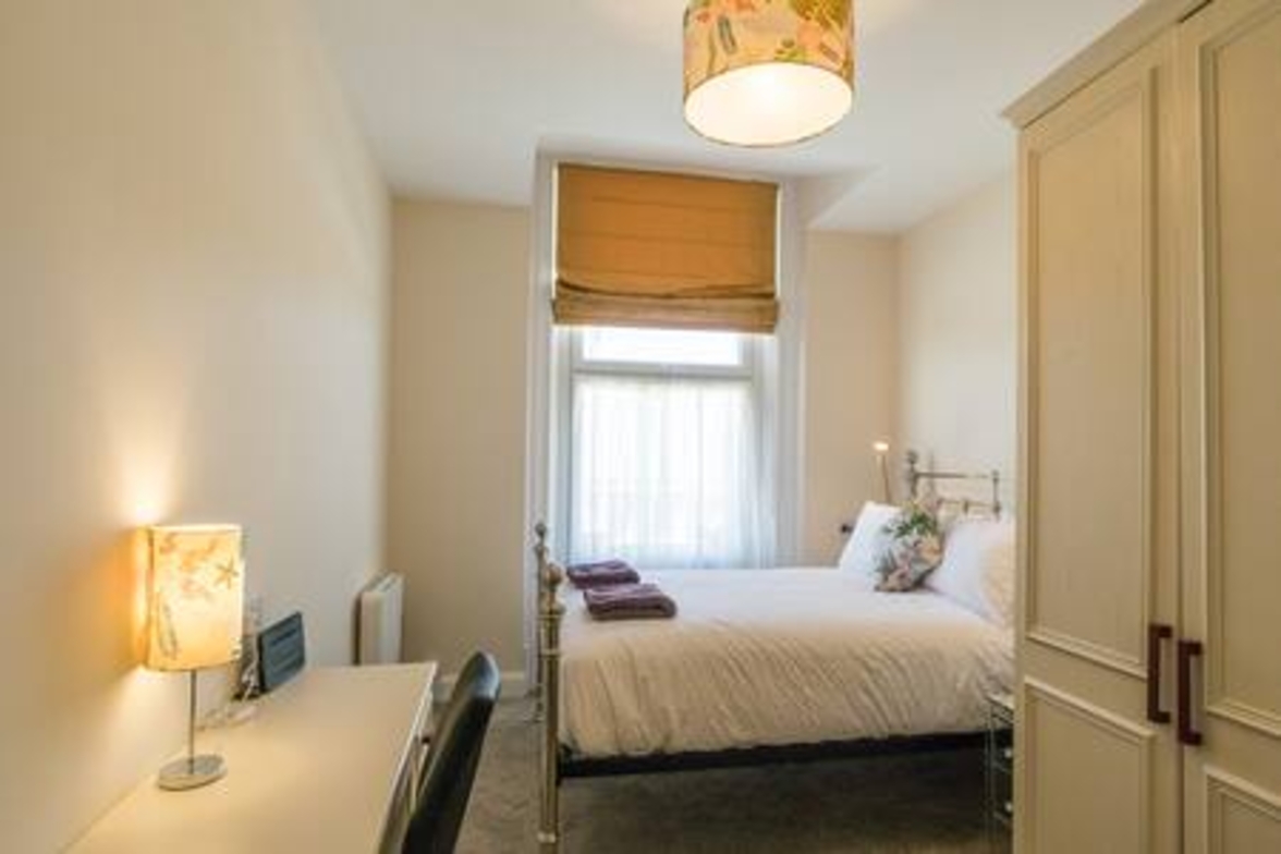 The Crown Gables - 9