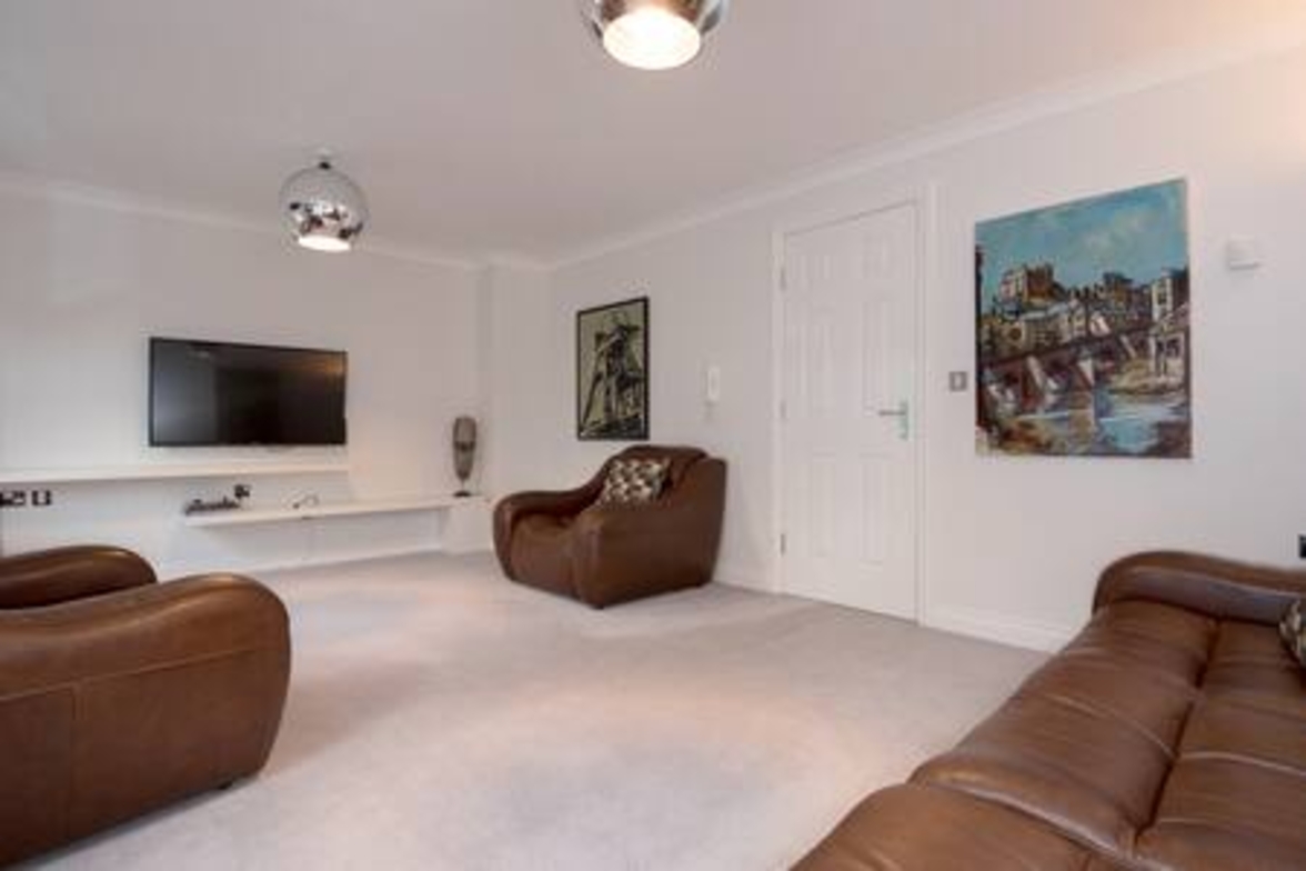 The Crescent House - 6