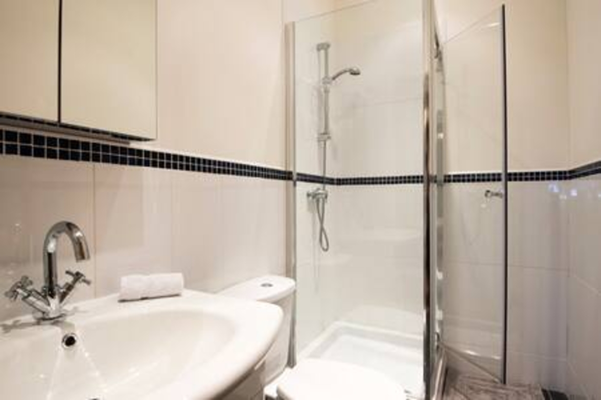The Primrose One at The Grove - 36