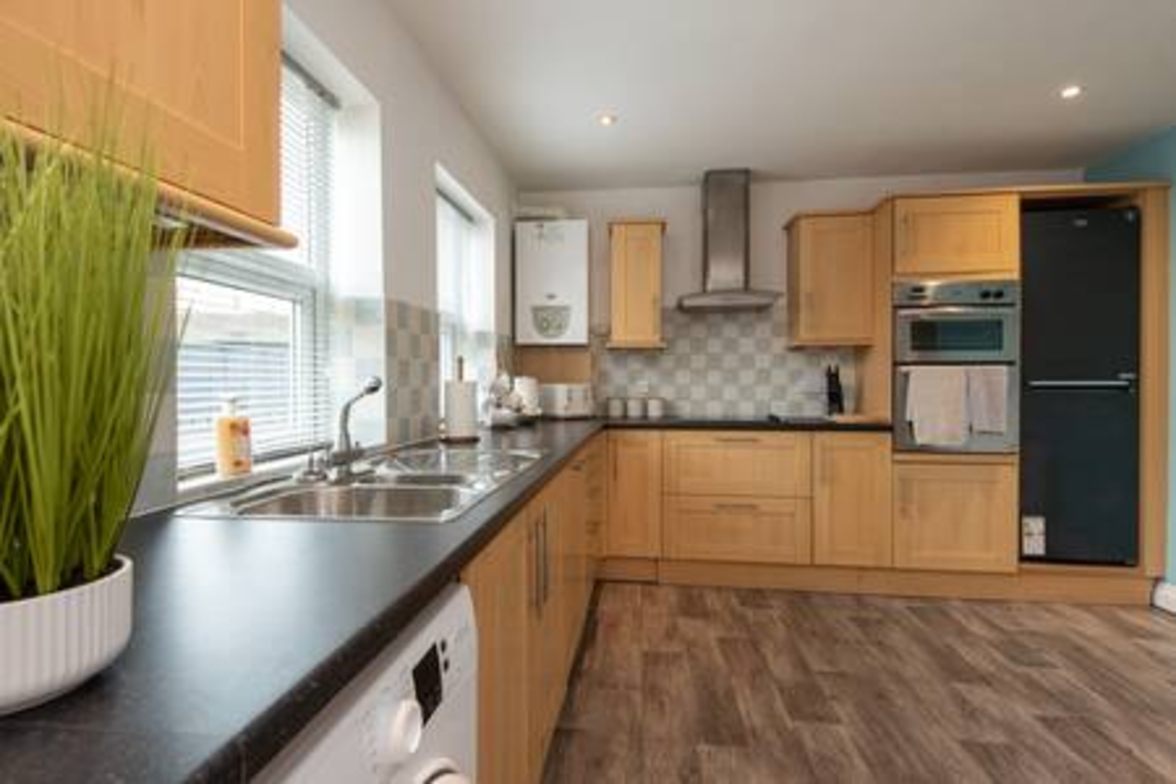The Vale House - 6