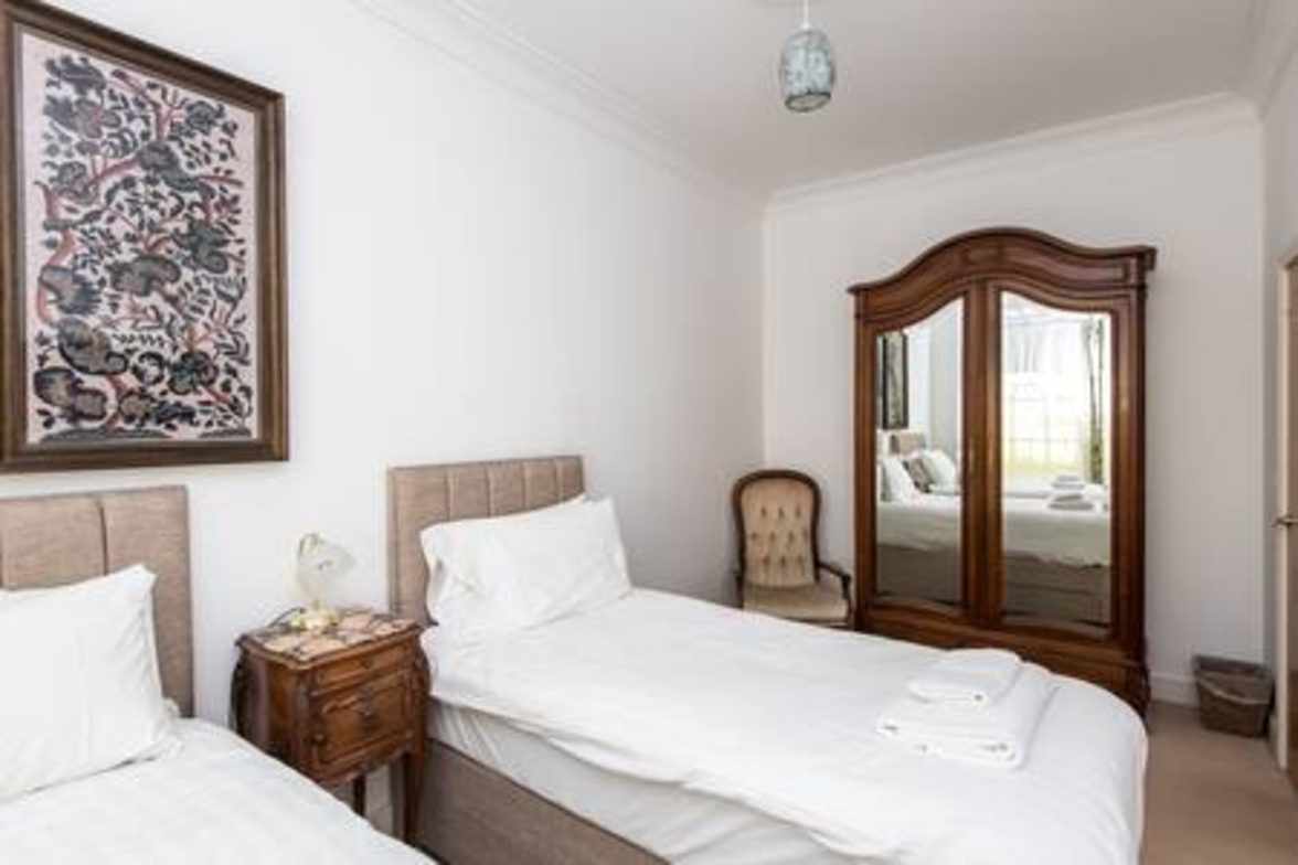 The Three Rosellas at The Grove - 19